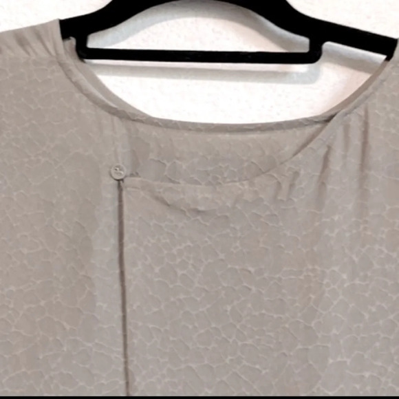 Brochure Walker 100% Silk Gray Textured Blouse Size XS - Picture 8 of 11